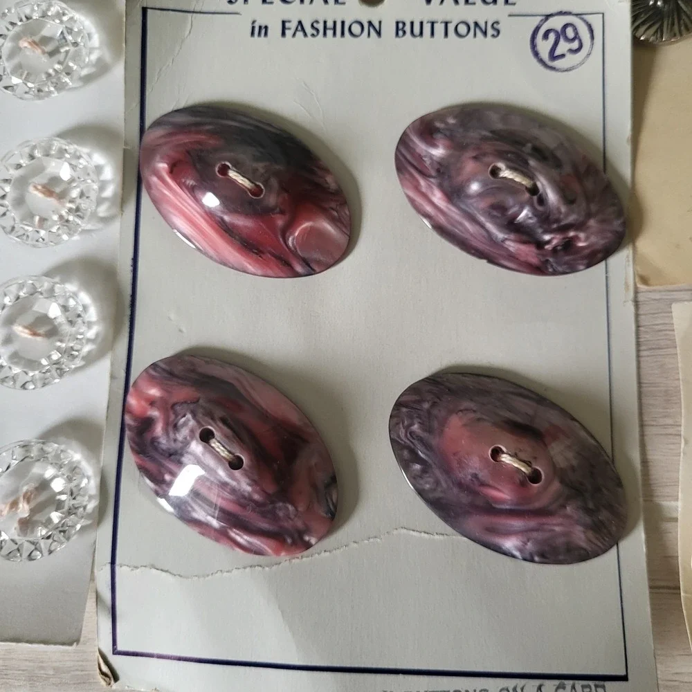 Bundle Of Vintage Sewing Buttons On Cards Arts Crafts Collectible Multicolore